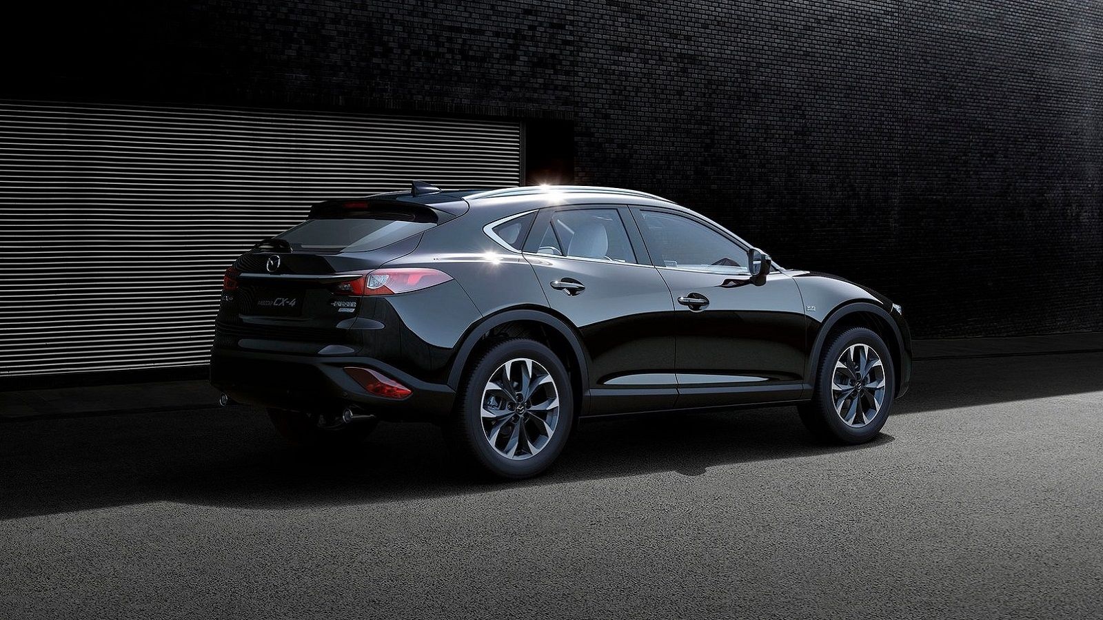 Δύο μοτέρ βενζίνης και ένα πετρελαίου για την γκάμα του CX-4.